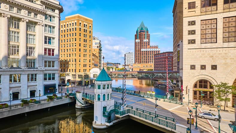 Attorney Recruiters in Wisconsin
